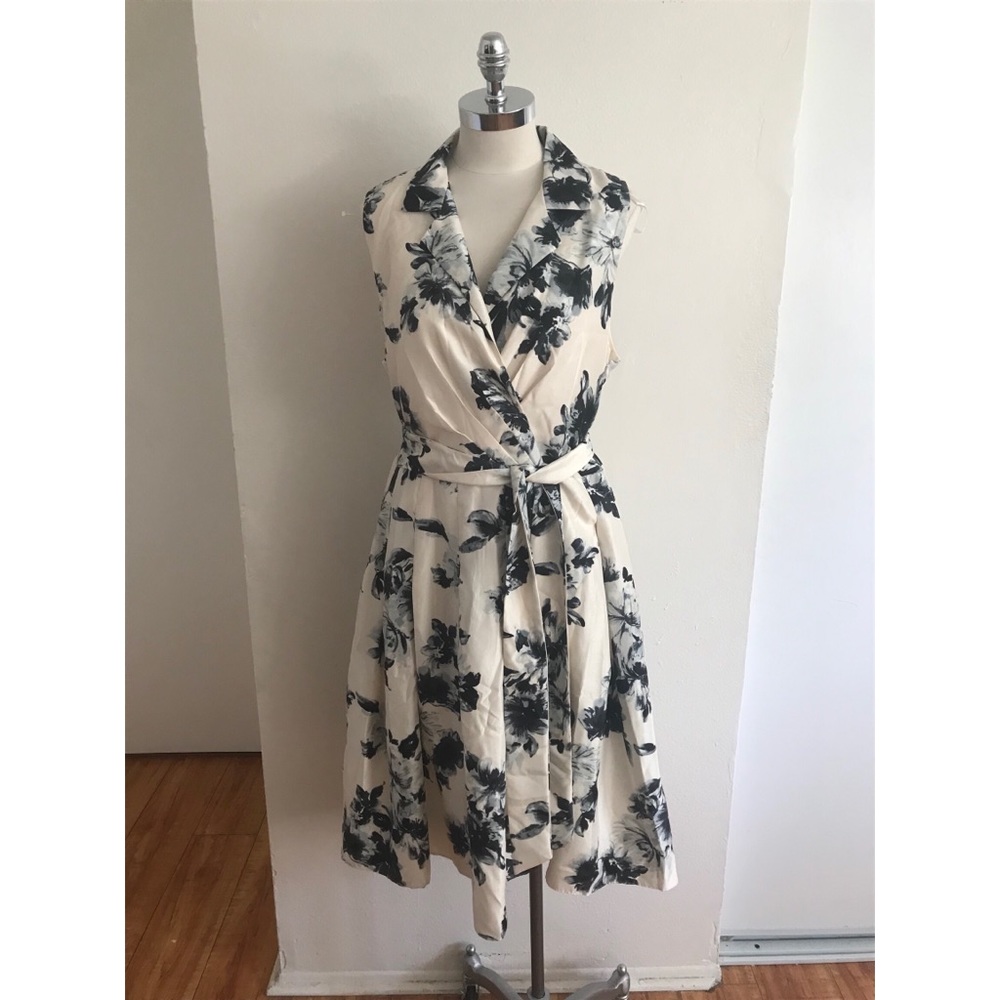 NWOT Dress Barn White Grey/Blue Floral Tie Dress